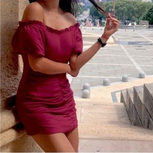 5 for $25🎈 Urban outfitters puff sleeve ruched wine dress